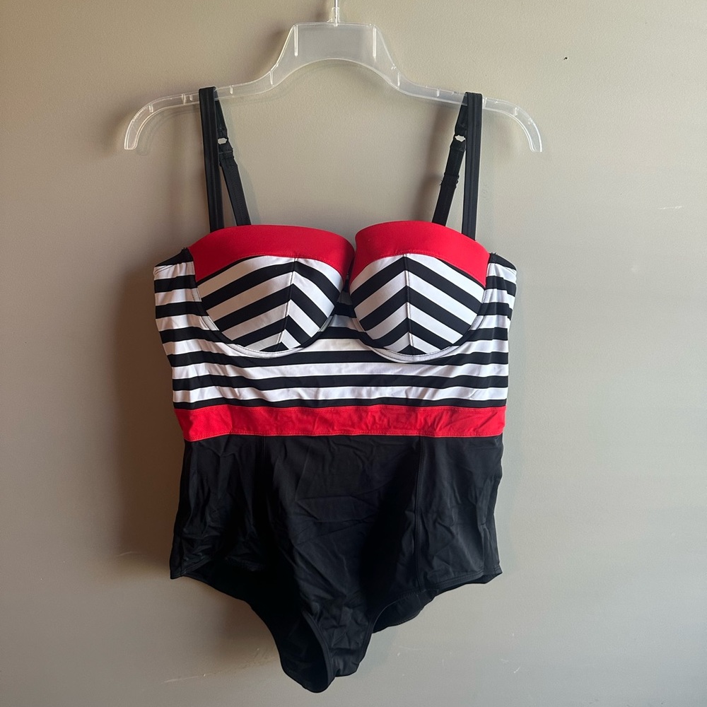 Torrid pin up girl black white red one piece swim like new size 3X